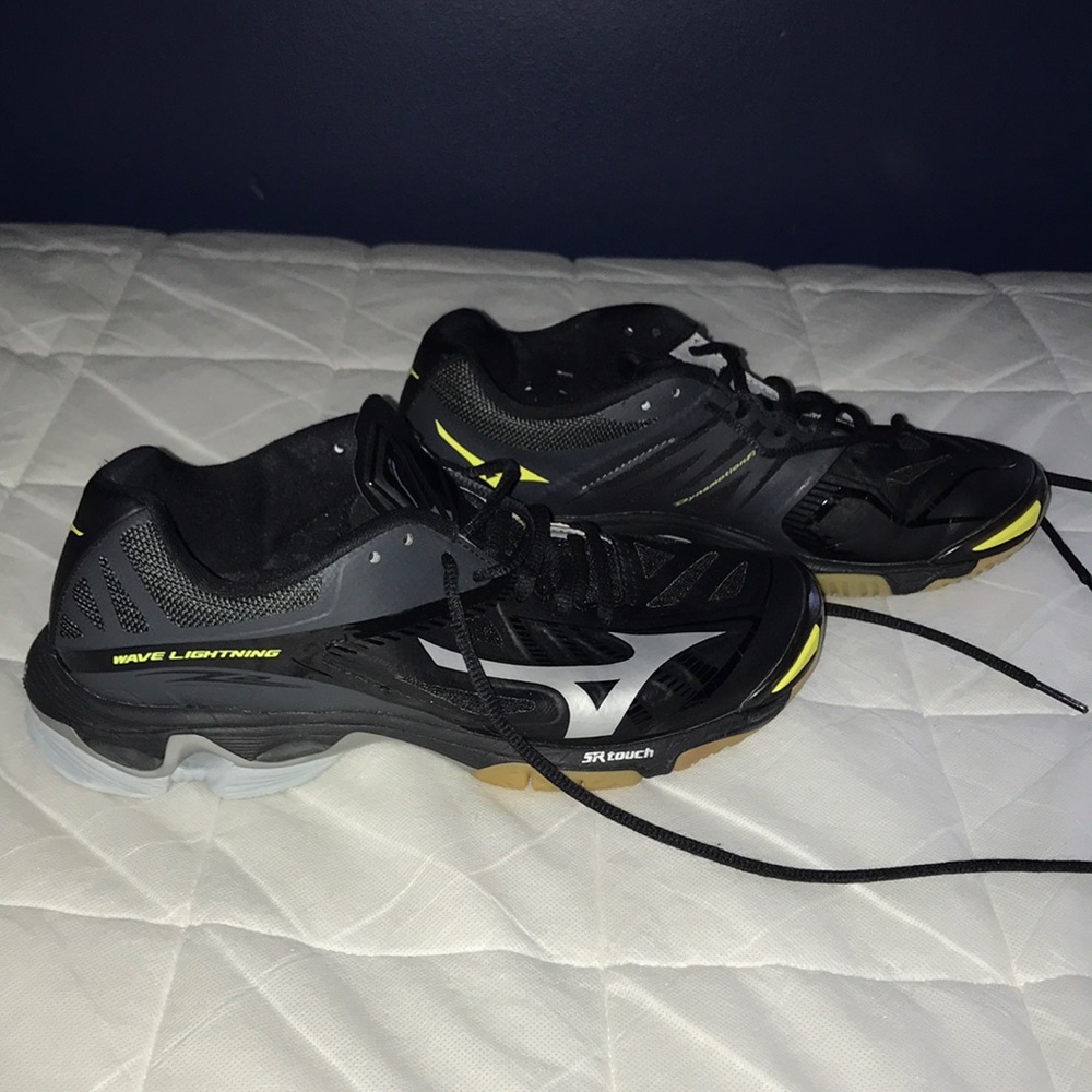 MIZUNO WAVE LIGHTENING VOLLEYBALL SNEAKERS (9.5)